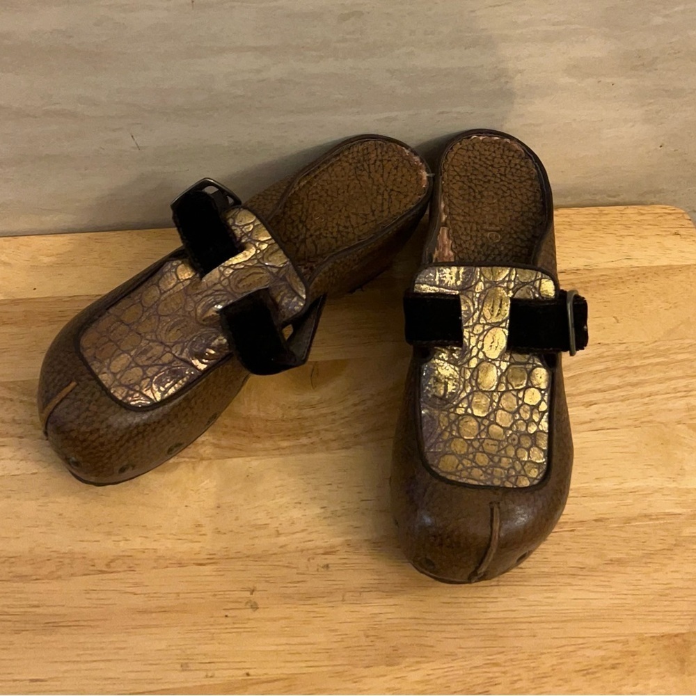 Kenzie Habit Brown leather Clog with a T-strap design And Gold Metallic Accents